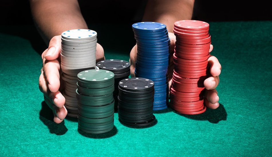 Como disputar jogos grandes de poker online-min