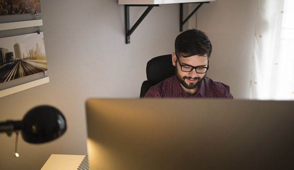 Como jogar poker contra adversários tight